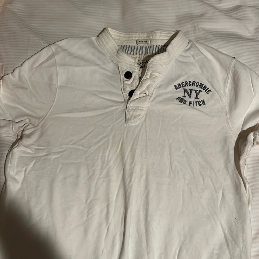 Abercrombie & Fitch cream/white shirt sleeved polo.  Size XL